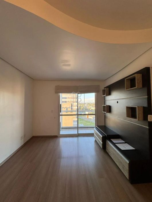 Apartamento semi mobiliado, frente norte, em excelente localização, no Villagio