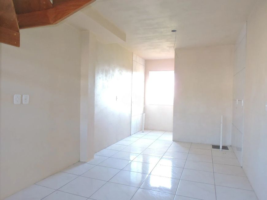 SOBRADO INDIVIDUAL NO BAIRRO DESVIO RIZZO.