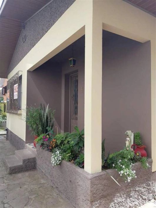 Excelente residência no Bairro Panazzolo!! Conta com 04 dormitórios, sala para 02 ambientes, cozinha