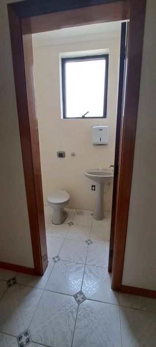 Ótima Sala Comercial Aérea em São Pelegrino COM ALUGUEL