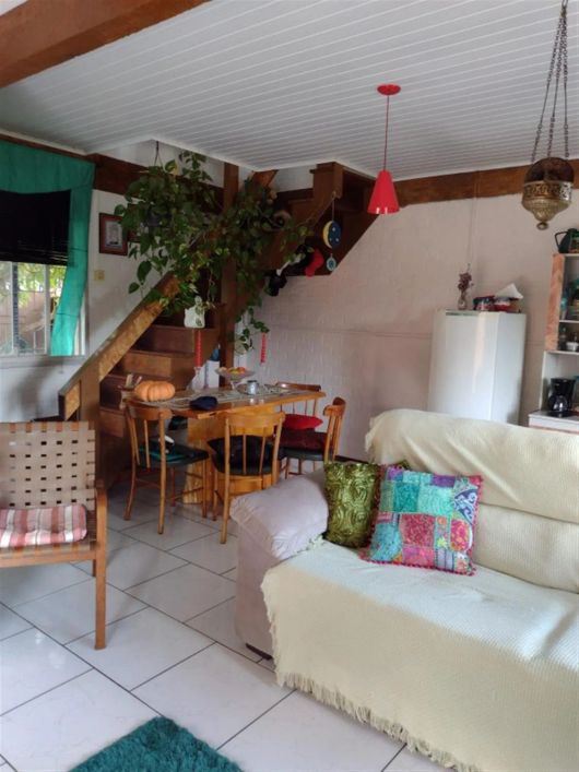 Ótima casa no Bairro Kayser! Com 02 suítes, hall de entrada, sala para 02 ambientes, lareira, sacada