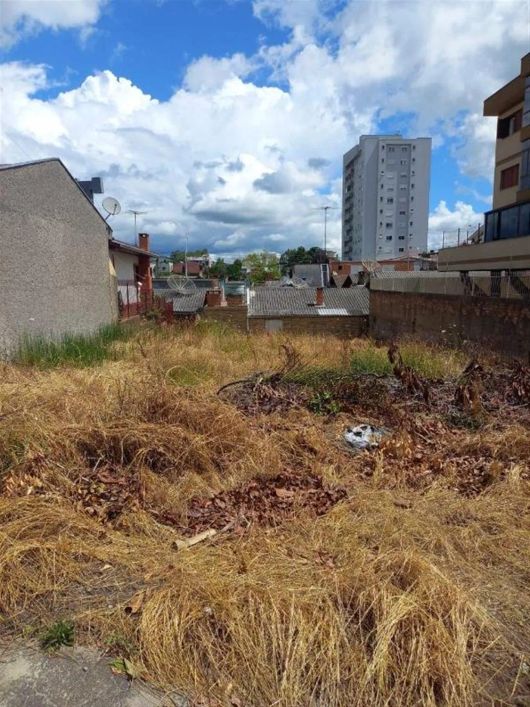 Terreno em excelente localização no Bairro Kayser! Área: 13x28= 366,01m. Confira!