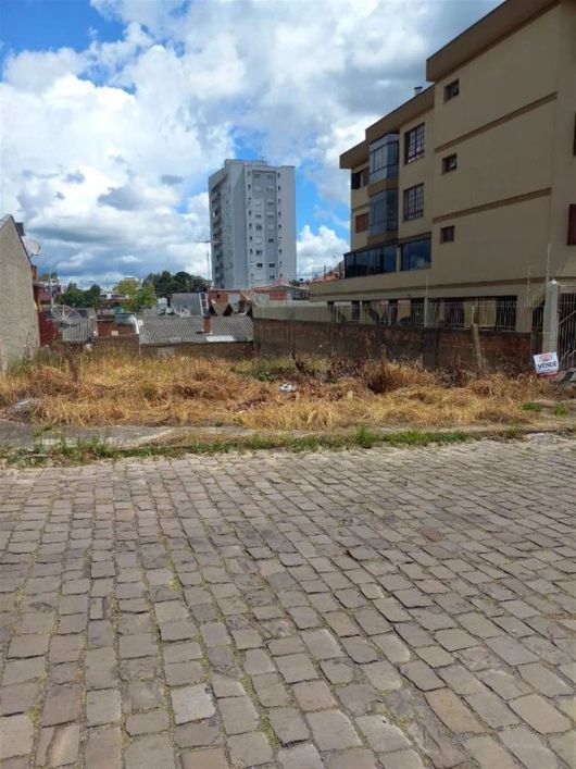 Terreno em excelente localização no Bairro Kayser! Área: 13x28= 366,01m. Confira!
