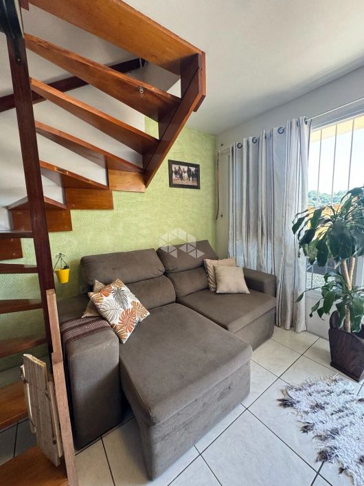 Casa sobrado com 51m de 2 pavimentos semimobiliado ,2 dormitórios uma vaga de garagem no loteamento