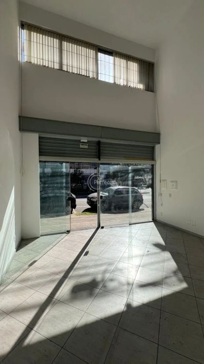 Sala Térrea São 150m² de área total &amp;amp;#10004;2 banheiros &amp;amp;#10004;Piso em cerâmica &amp;amp;#10004