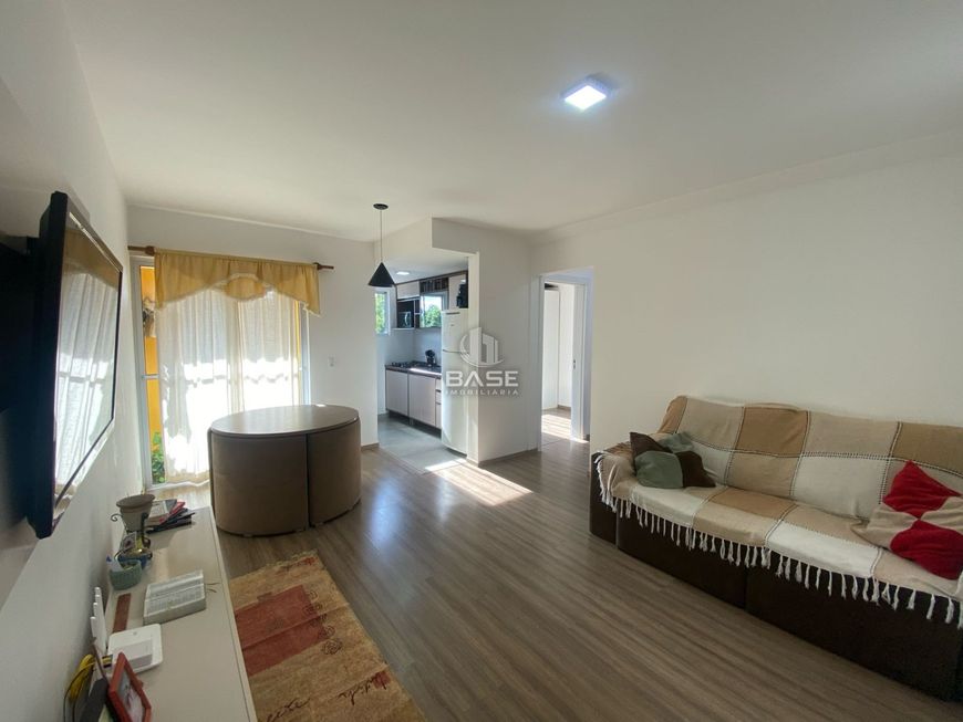 Apartamento com 2 dormitórios, sala de jantar e estar integradas com sacada, cozinha, banheiro socia