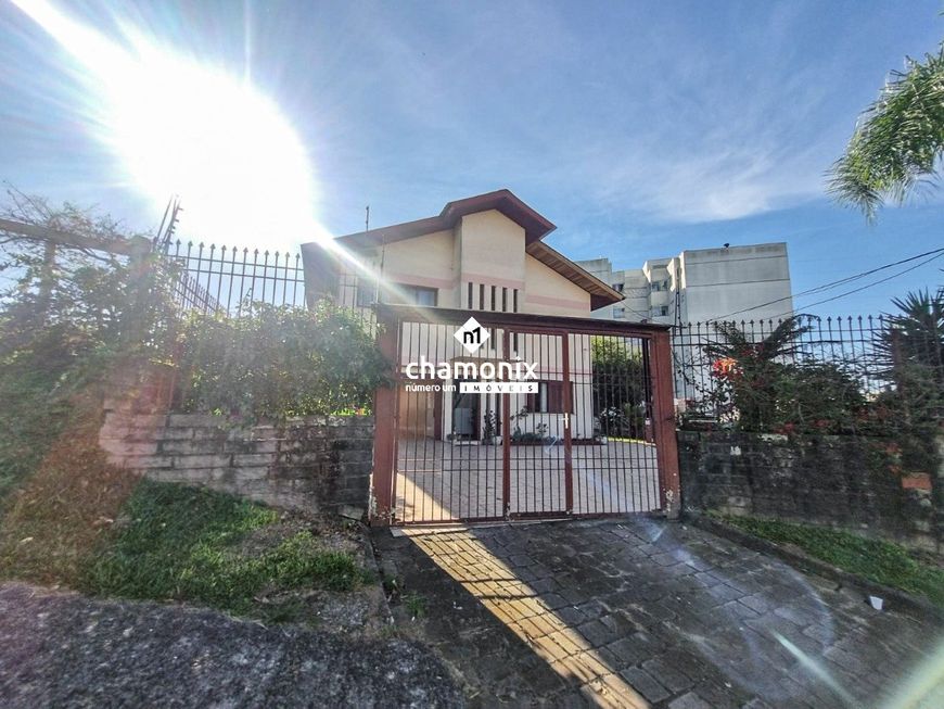 CASA COM PÁTIO - SANVITTO (231,54M²)