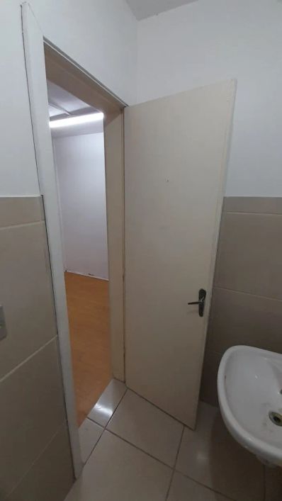 BENTOALVES aluga loja térrea em galeria, c/ 35m2, no Centro - Caxias do Sul - RS