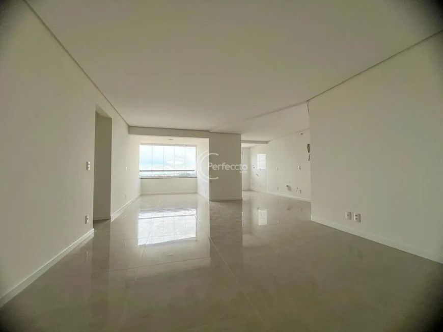 Residencial com excelente padrão de acabamento, 4 apartamentos por andar e 2 vagas de garagem com op
