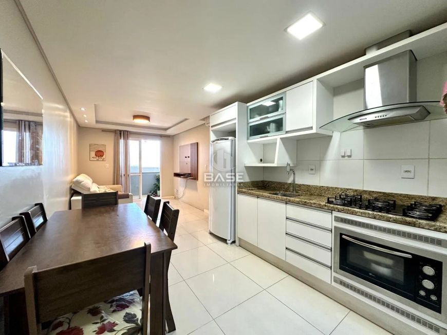 Apartamento semi mobiliado, com 2 dormito&amp;amp;#769;rios, sala, cozinha, a&amp;amp;#769;rea de servic&amp;amp