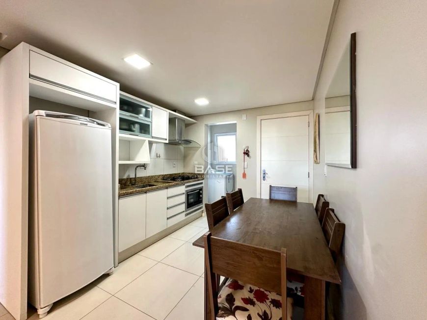 Apartamento semi mobiliado, com 2 dormito&amp;amp;#769;rios, sala, cozinha, a&amp;amp;#769;rea de servic&amp;amp