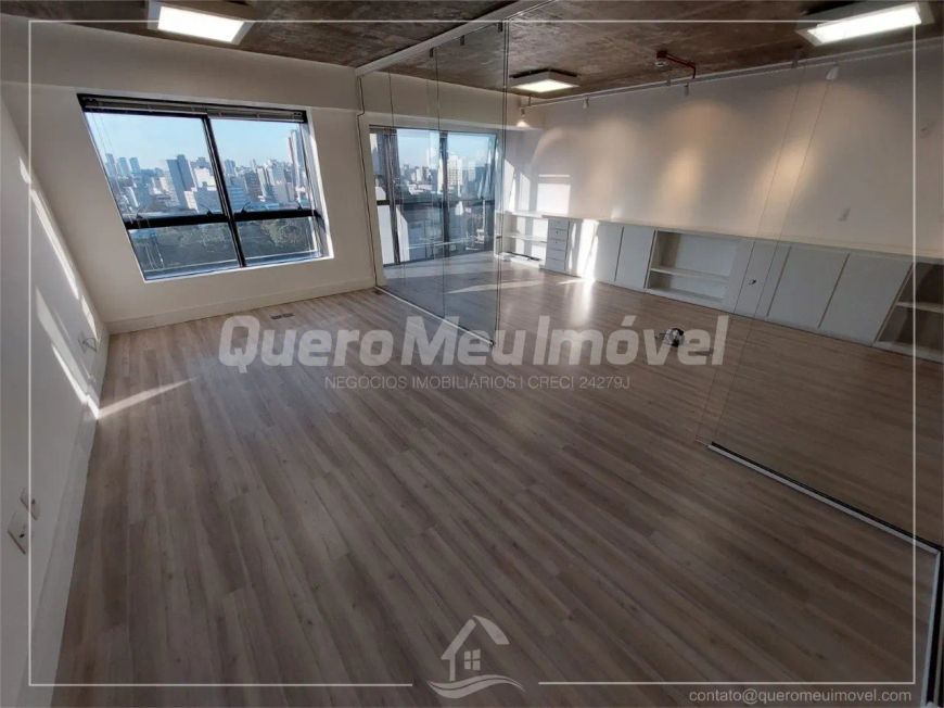 Sala aérea em localização privilegiada