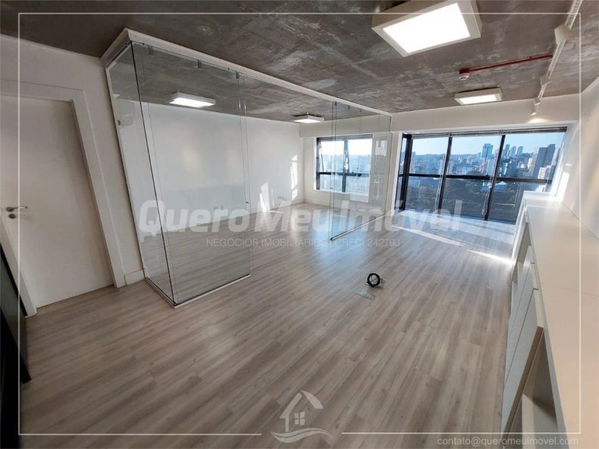 Sala aérea em localização privilegiada