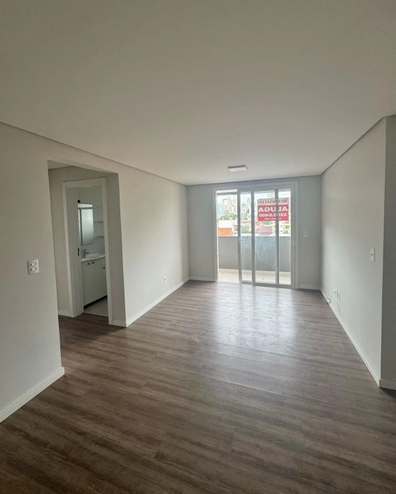 BENTOALVES aluga apartamento com 2 dormitórios, sacada, box duplo, bairro Pio X em Caxias do Sul-RS