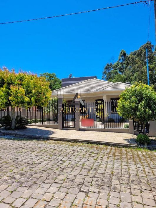 Casa Semimobiliada no bairro Desvio Rizzo