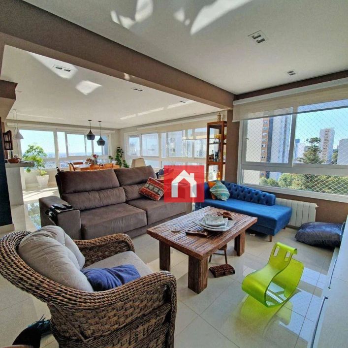Apartamento semimobiliado no bairro Lourdes 3 suítes