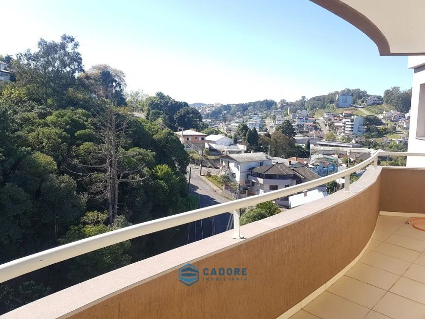 Apartamento com três suítes, no Panazzolo