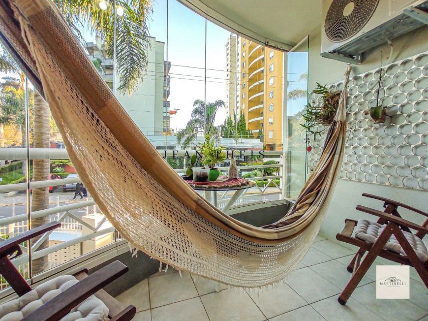 Apartamento à venda no bairro São Pelegrino.
