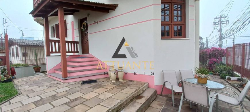 Casa com Duas Moradias Semimobiliada no bairro Bela Vista