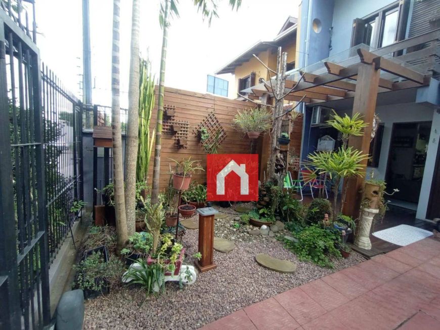 Sobrado com 3 dormitórios à venda, 86 m² por R$ 580.000,00 - Vinhedos - Caxias do Sul/RS