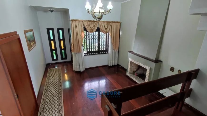 Casa com três dormitórios, bairro Floresta
