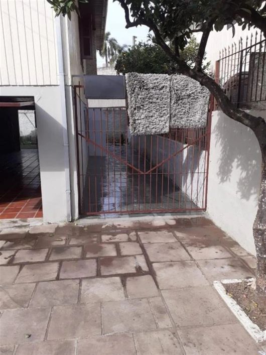 Excelente residência com 05 dormitórios, sala para 02 ambientes, cozinha, área de serviço, churrasqu