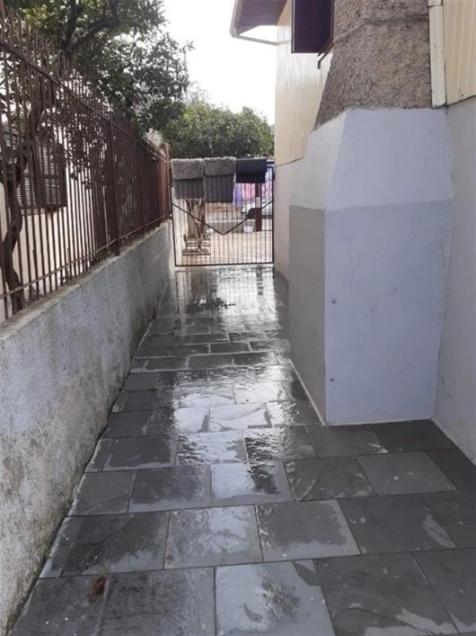 Excelente residência com 05 dormitórios, sala para 02 ambientes, cozinha, área de serviço, churrasqu