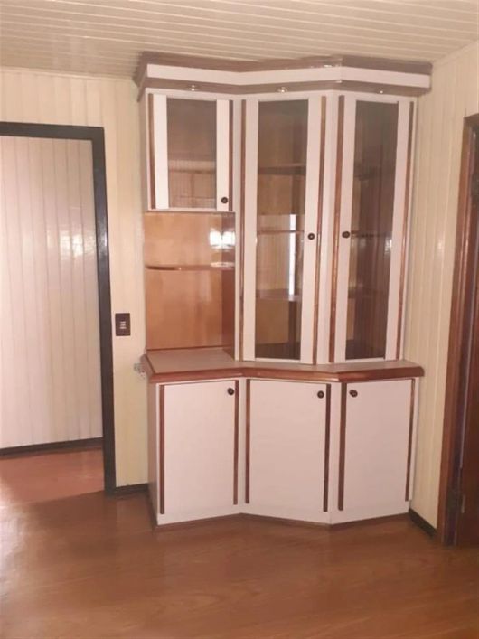 Excelente residência com 05 dormitórios, sala para 02 ambientes, cozinha, área de serviço, churrasqu