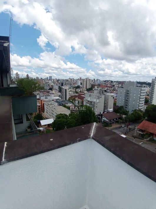 Localizada no bairro Madureira, próximo ao Hospital Fátima, esta cobertura semi mobiliada oferece um