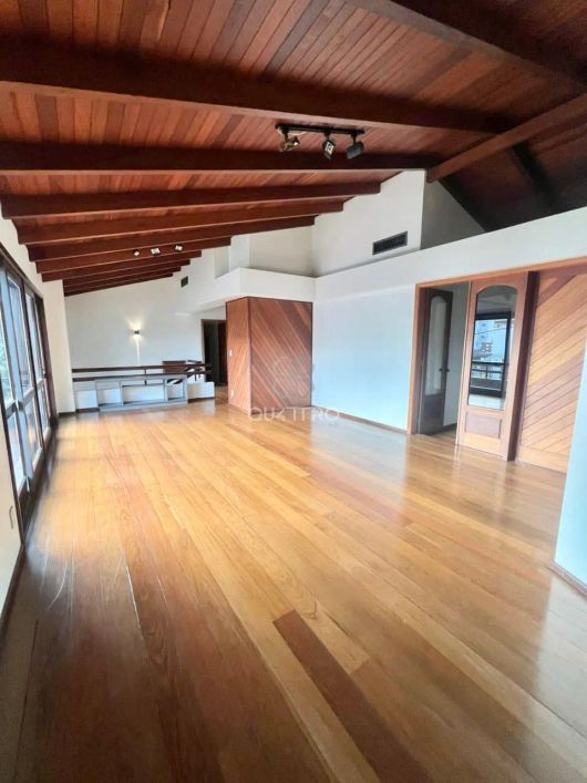 Casa de esquina em ótima localização
