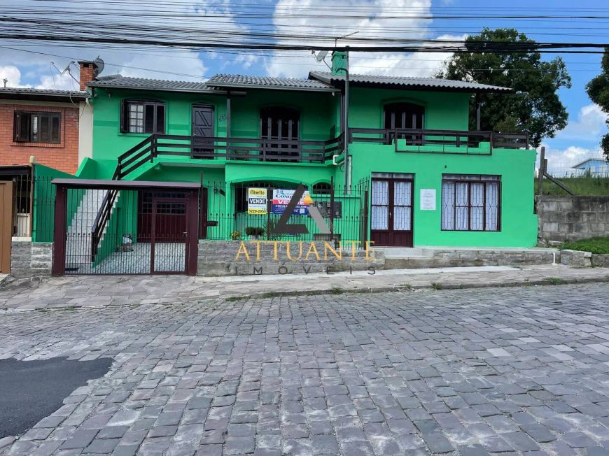 Casa com 2 moradias e sala comercial no Bairro Santo Antônio