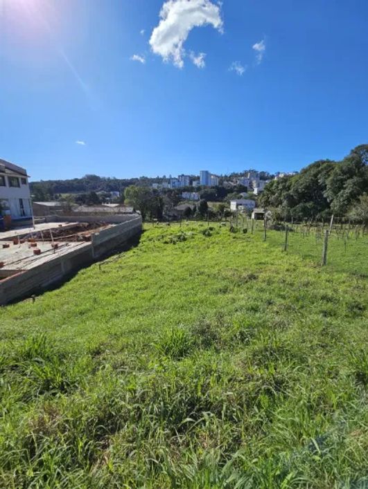 Excelente terreno plano no Bairro Nossa Senhora da Saúde! Orientação Solar: Norte! Área: 12,50x29,00