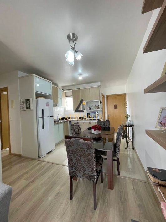 Excelente apartamento com 2 dormitórios no Bairro De Lazzer