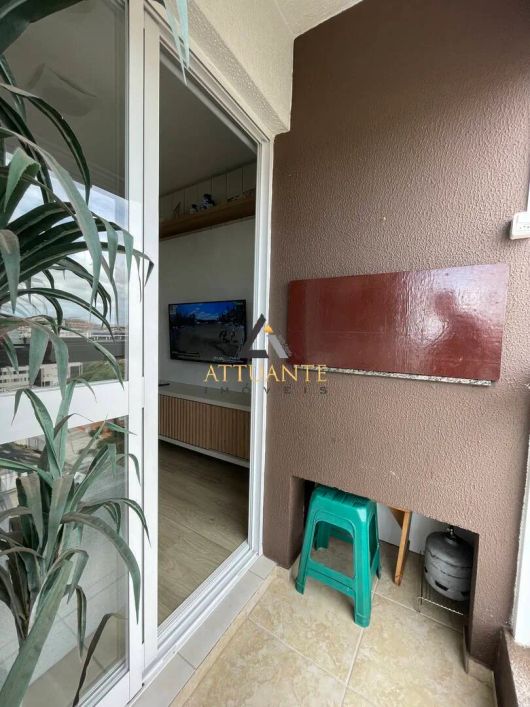Excelente apartamento com 2 dormitórios no Bairro De Lazzer