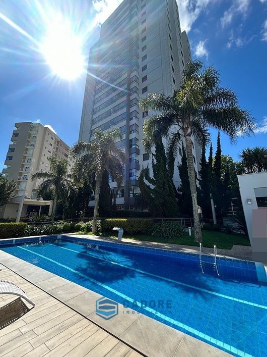 Apartamento com três dormitórios em Lourdes