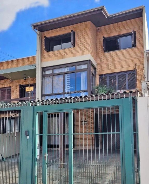 Casa no Colina Sorriso! São 323 m² privativos &amp;amp;#10004;4 dormitórios sendo 1 suíte com closet &amp;am