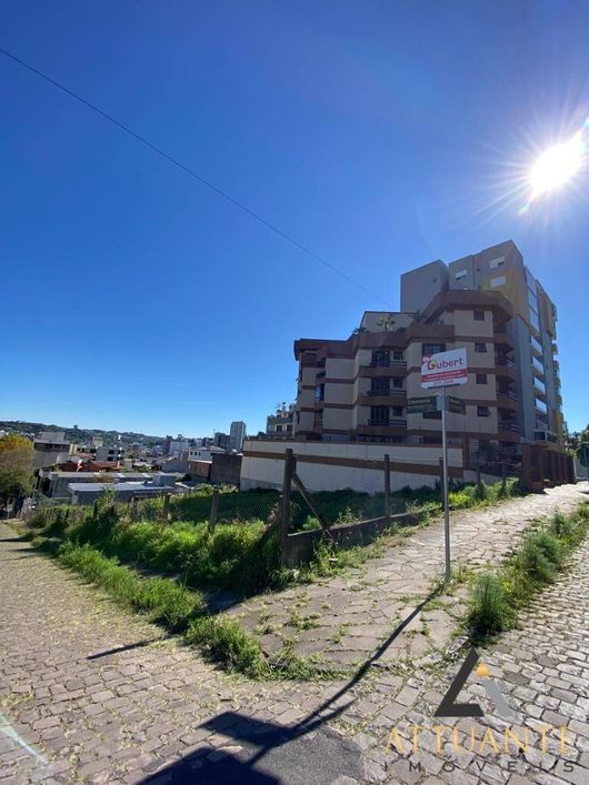 Terreno de esquina no bairro Pio X
