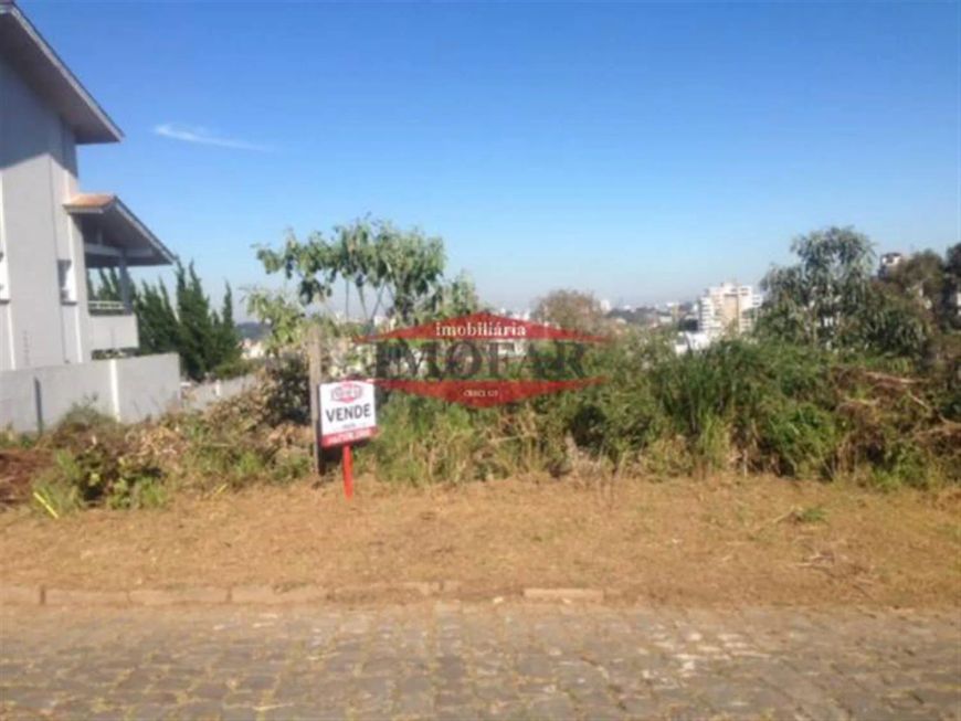 Excelente terreno com declive nos fundos e uma linda vista do Bairro. Área total: 360,00m. Consulte-