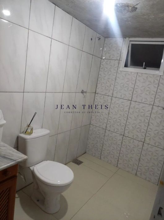 Casa com piscina no bairro Vinhedos