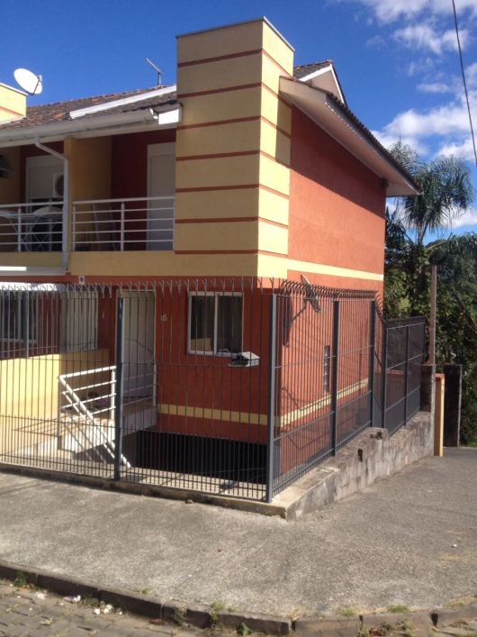 Venda de Sobrado em Caxias do Sul, bairro Cidade Nova