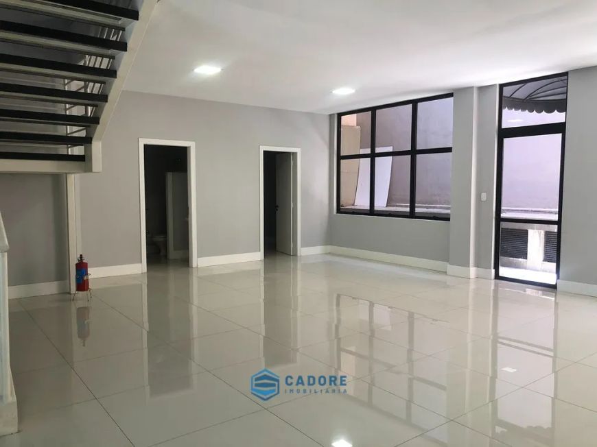Sala térrea 193,60m2 com mezanino no Centro