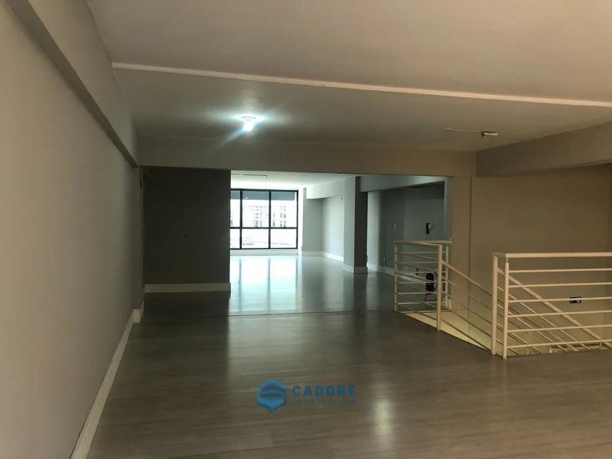 Sala térrea 193,60m2 com mezanino no Centro