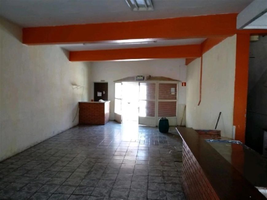 Loja Térrea com dois pavimentos com 153,37m de área privativa, contendo cozinha, 02 banheiros, piso