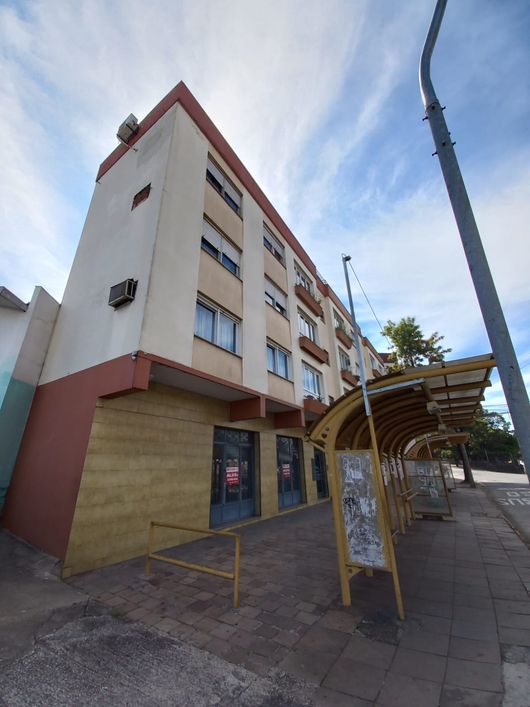 BENTOALVES.com.br aluga loja térrea em rua com grande fluxo de veículos, b. Pio X - Caxias do Sul-RS