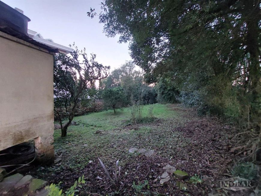 Terreno localizado na bairro Forqueta, com uma casa de madeira sem valor comercial. Área do terreno