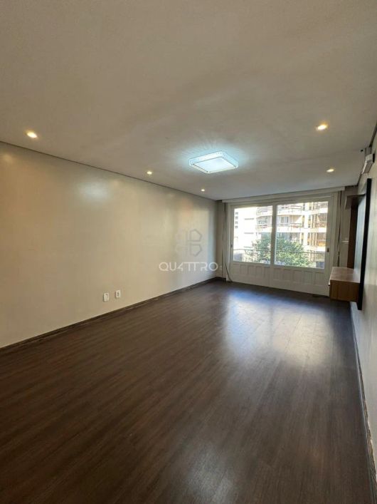 Apartamentos semi mobiliado, amplo, revitalizado, totalmente ensolarado