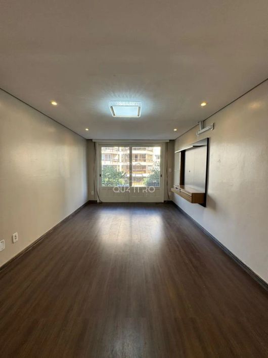 Apartamentos semi mobiliado, amplo, revitalizado, totalmente ensolarado