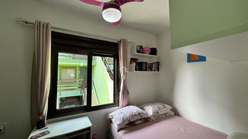 Lindo sobrado disponível para compra no bairro Desvio Rizzo