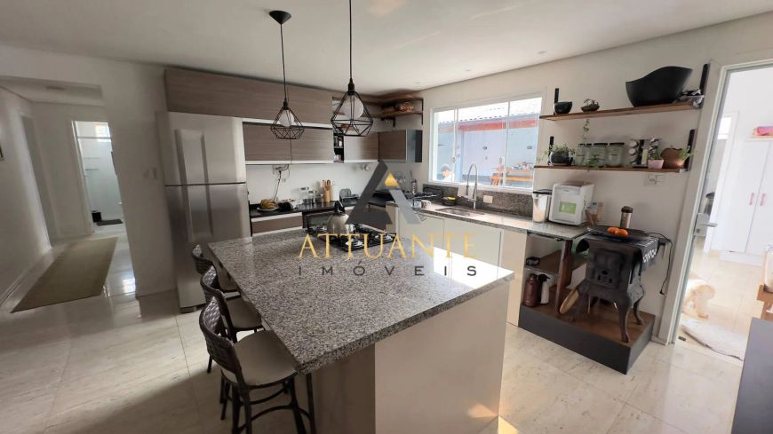 Ampla casa com pátio no Bairro Desvio Rizzo