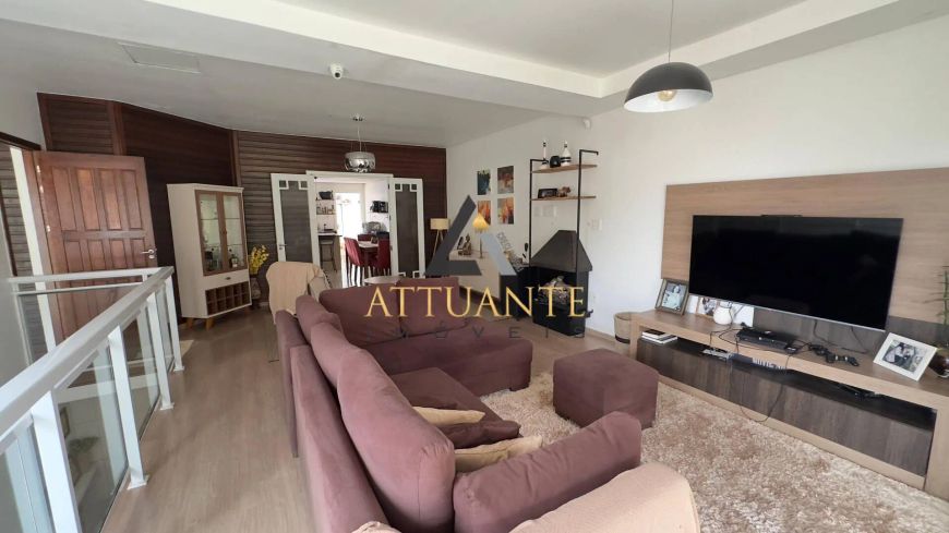 Ampla casa com pátio no Bairro Desvio Rizzo